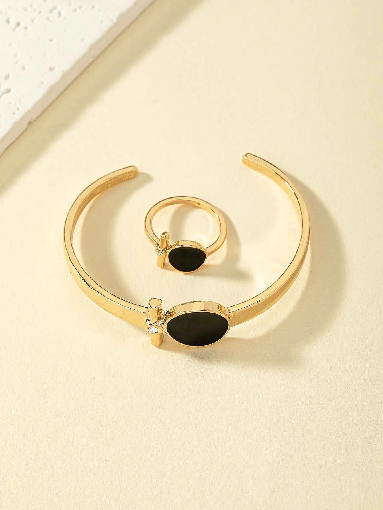 Fashionable, Personalized, Exquisite and Luxurious Bracelet and Ring Set