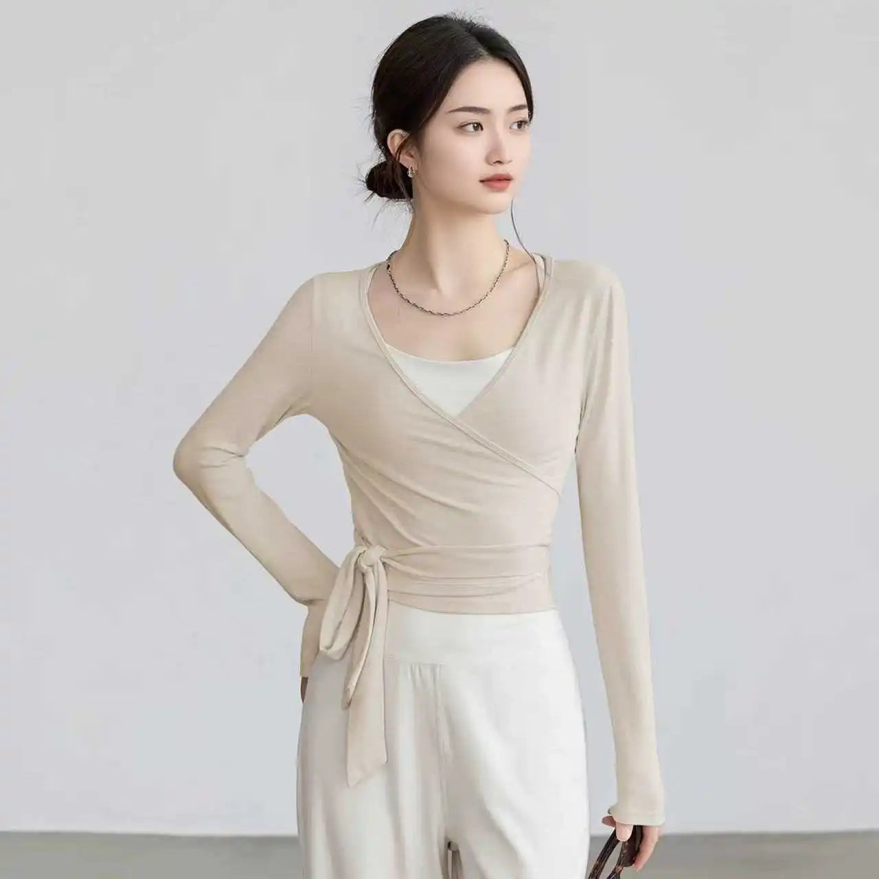 Adjustable Strap Long Sleeve Yoga Top — Slim-Fit Pilates Activewear