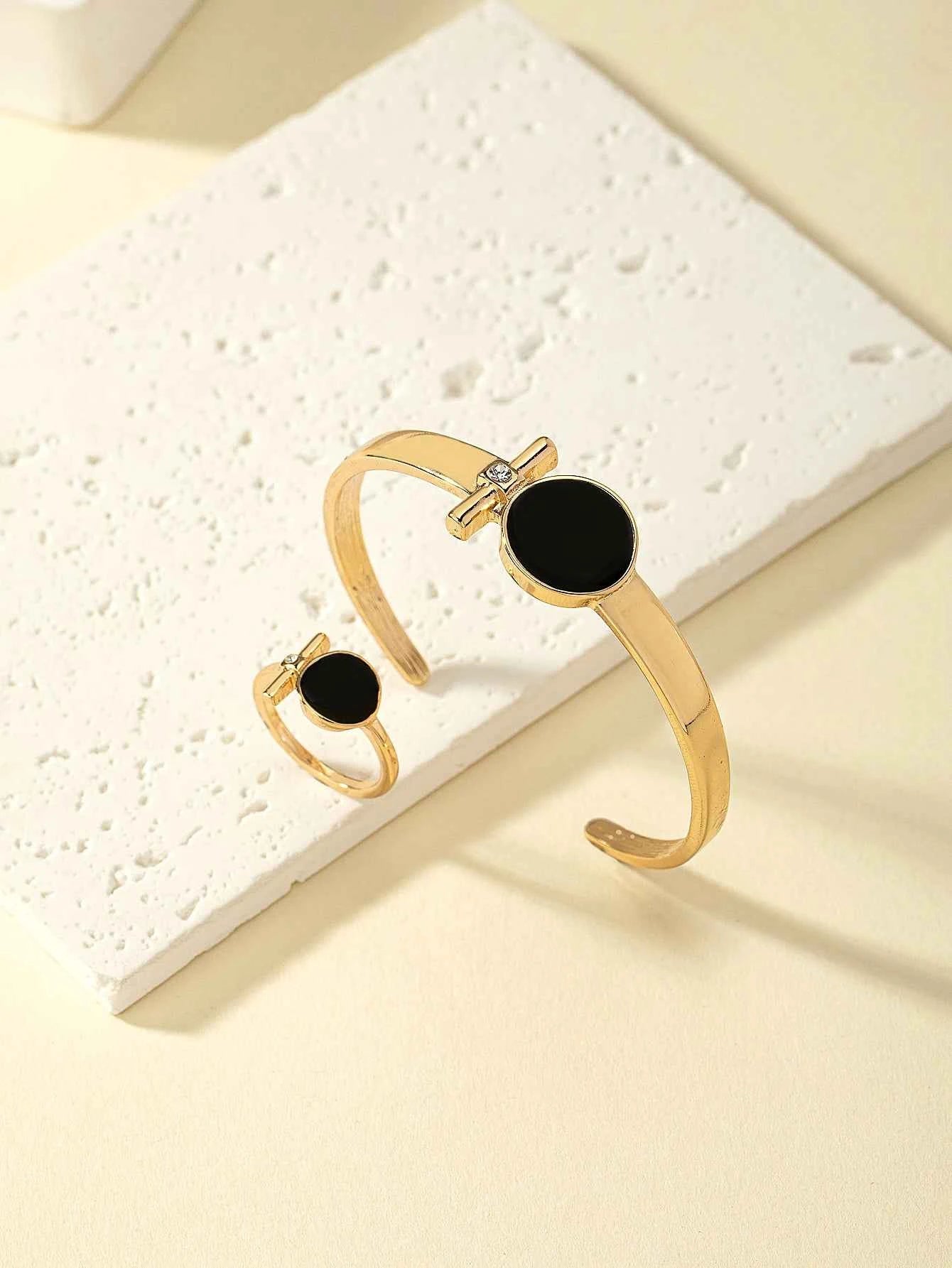 Fashionable, Personalized, Exquisite and Luxurious Bracelet and Ring Set