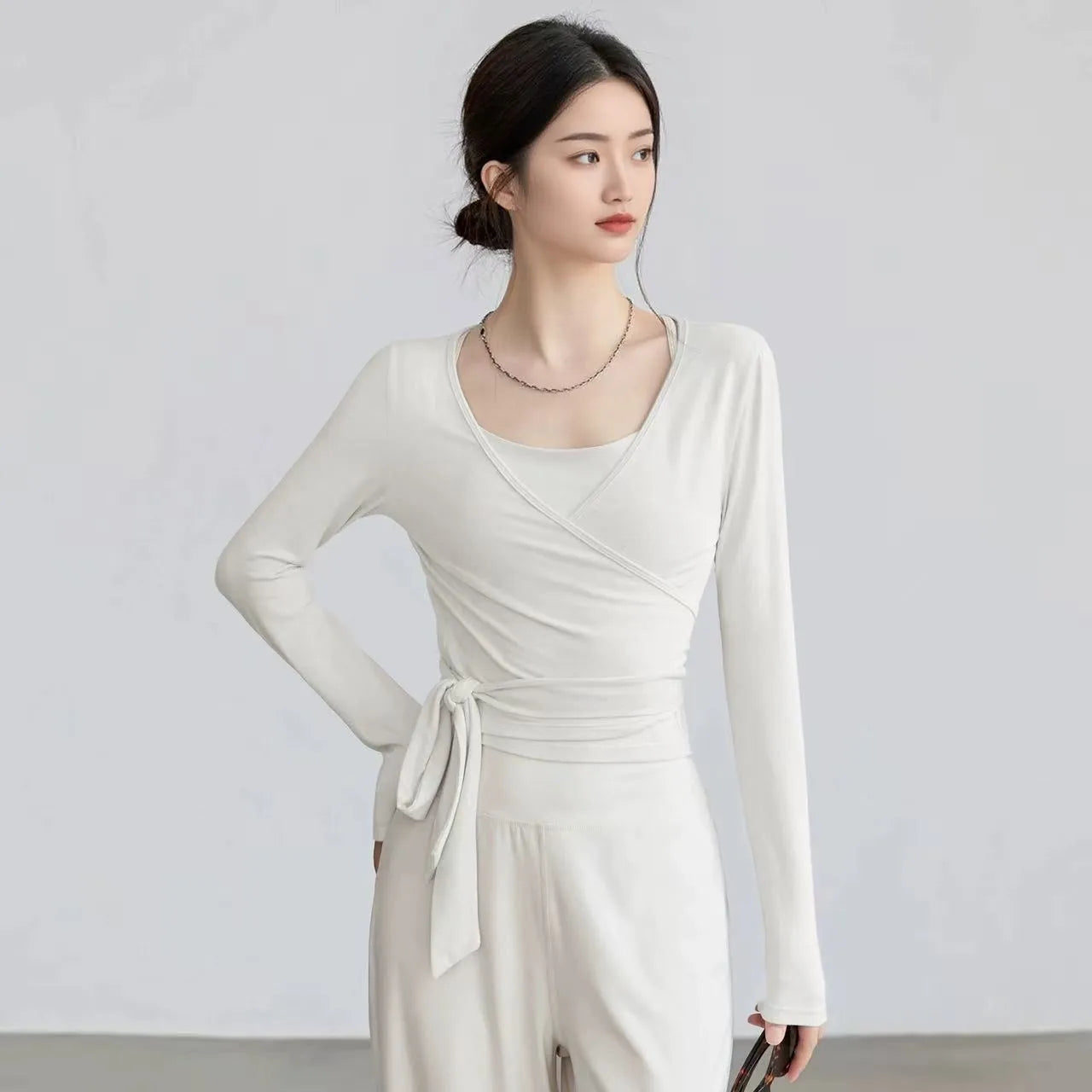 Adjustable Strap Long Sleeve Yoga Top — Slim-Fit Pilates Activewear