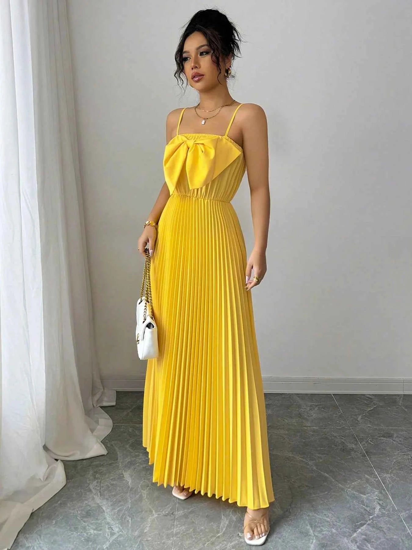 Casual Women's Knit Dress, Moderate Fabric Thickness for Summer, Fitted Style for Comfortable Wear