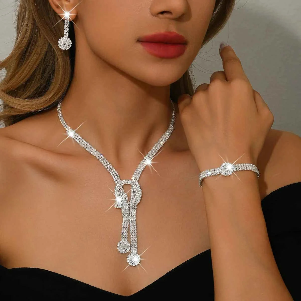 New jewelry set - fashionable, luxurious, heavy-duty, full of diamonds, necklace, earrings, bracelet - for brides and weddings.