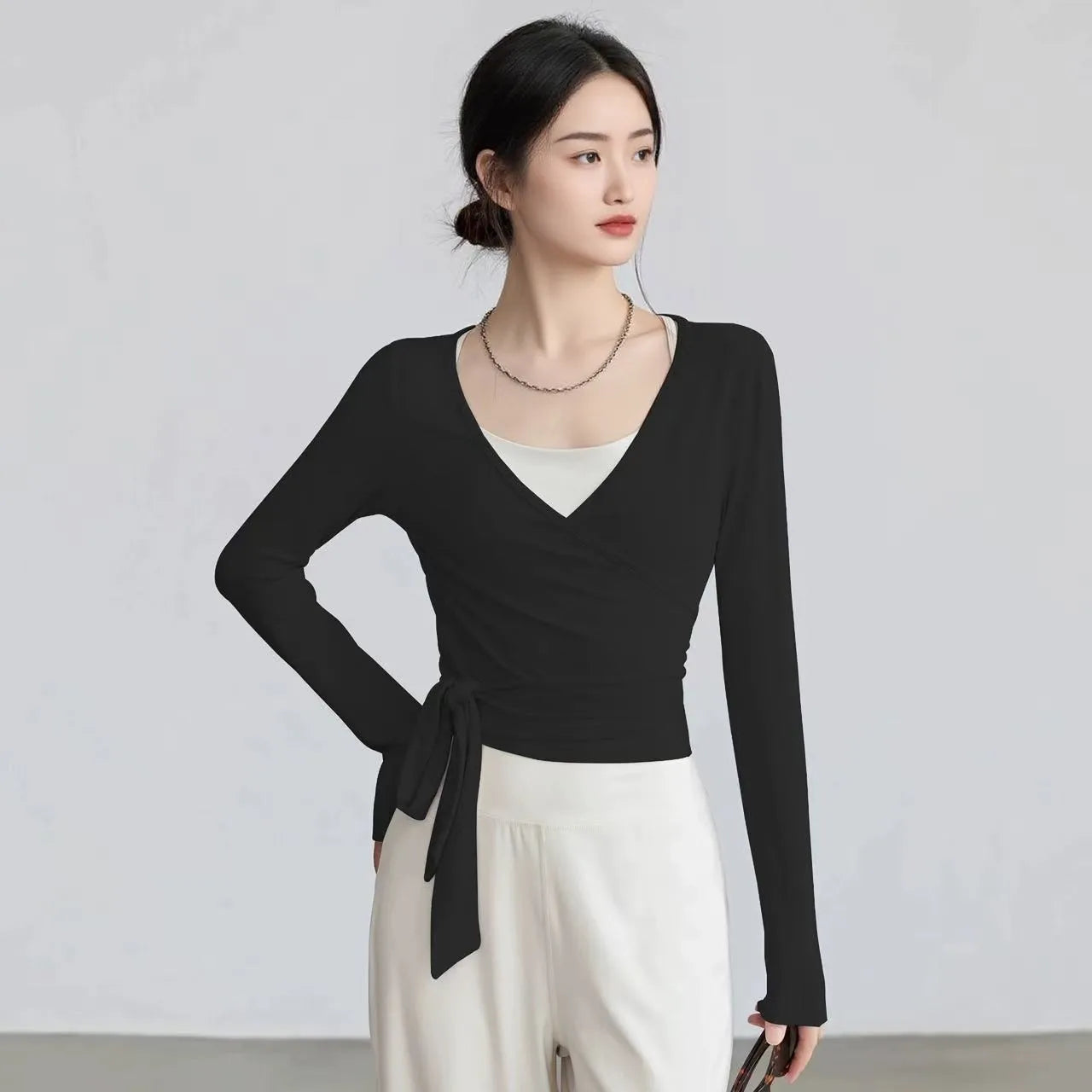 Adjustable Strap Long Sleeve Yoga Top — Slim-Fit Pilates Activewear
